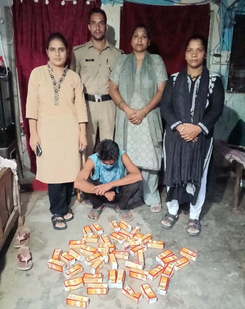 कृष्णा नगर कॉलोनी में अवैध शराब के खिलाफ आबकारी विभाग की छापेमारी, तीन गिरफ्तार