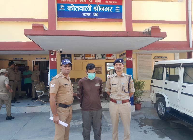 श्रीनगर में 90 किलो गांजा बरामदगी मामले का ₹1,500 का ईनामी वांछित अभियुक्त गिरफ्तार