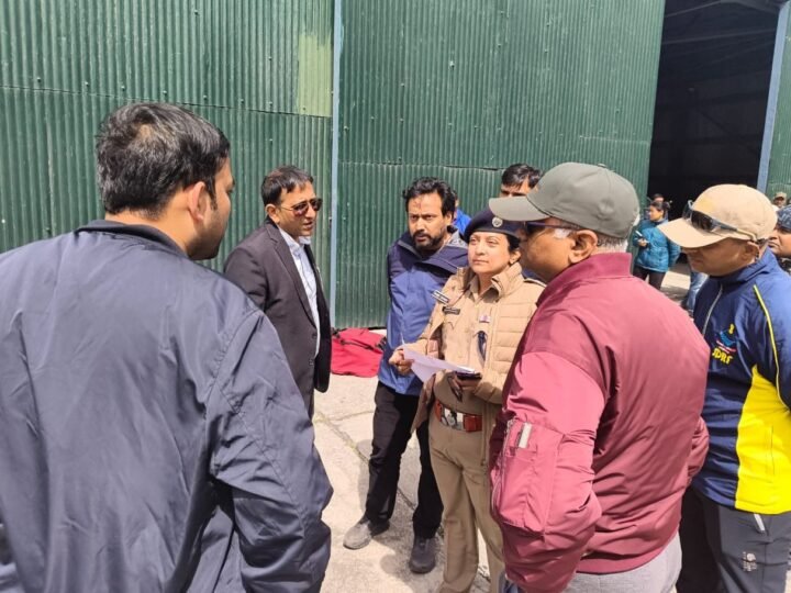 उच्च हिमालय में फंसे ट्रैकर्स के रेस्क्यू के लिए युद्धस्तर पर अभियान जारी, ऑडेन कोल से सभी 29 ट्रैकर्स सुरक्षित निकाले