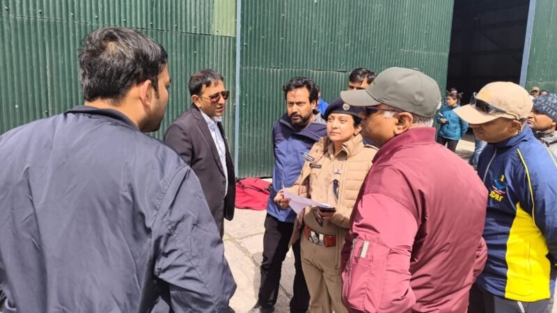 उच्च हिमालय में फंसे ट्रैकर्स के रेस्क्यू के लिए युद्धस्तर पर अभियान जारी, ऑडेन कोल से सभी 29 ट्रैकर्स सुरक्षित निकाले