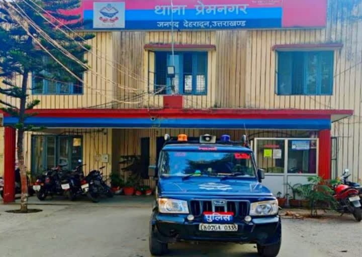 जीवित व्यक्ति को मृत दर्शाकर भूमि हड़पने का आरोप, प्रतिष्ठित कॉलेज संचालक के पुत्र व महिला समेत तीन के खिलाफ मुकदमा