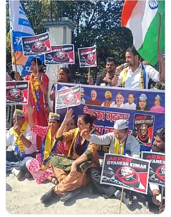 कथित वोट चोरी के विरोध में निर्वाचन आयोग कार्यालय पहुंची आप, प्रदेश अध्यक्ष उमा गौड़ सिसोदिया समेत कई कार्यकर्ता हिरासत में