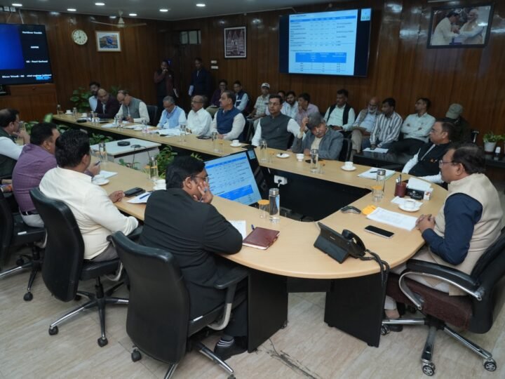 मुख्य सचिव आनंद बर्द्धन की अध्यक्षता में व्यय वित्त समिति की बैठक, पांच प्रस्तावों को मंजूरी,सहसपुर की 326.64 करोड़ और नैनीताल की 382.40 करोड़ रुपये की परियोजनाओं को अनुमोदन
