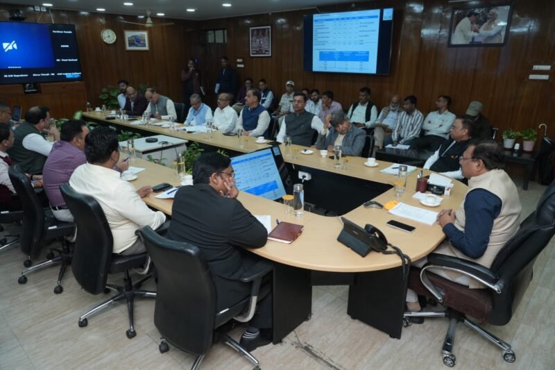 मुख्य सचिव आनंद बर्द्धन की अध्यक्षता में व्यय वित्त समिति की बैठक, पांच प्रस्तावों को मंजूरी,सहसपुर की 326.64 करोड़ और नैनीताल की 382.40 करोड़ रुपये की परियोजनाओं को अनुमोदन