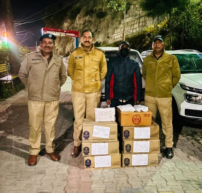 चंबा पुलिस ने 7 पेटी अवैध शराब और बीयर के साथ एक आरोपी को किया गिरफ्तार