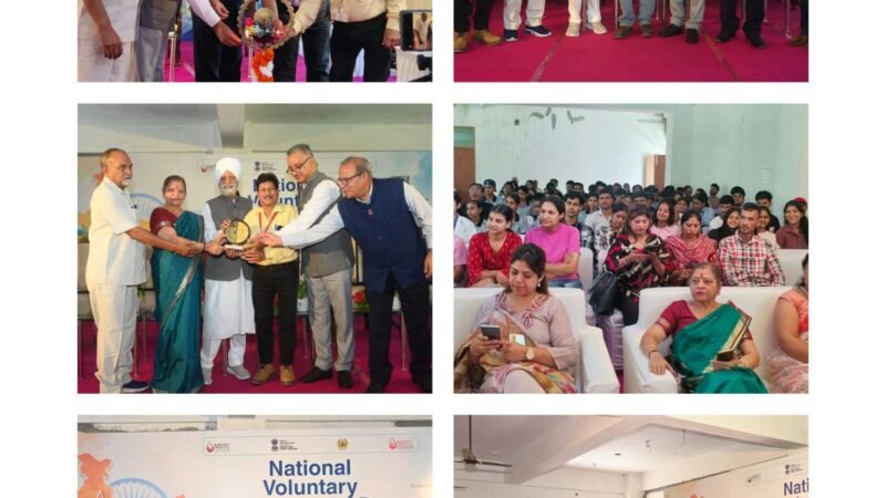 राष्ट्रीय स्वैच्छिक रक्तदान दिवस पर रक्तवीरों का सम्मान, शिविर में 30 यूनिट रक्तदान
