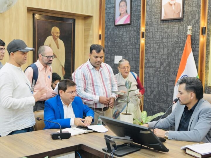 92 शिकायतें दर्ज, संपत्ति हड़पने, मारपीट और पेंशन में देरी के मामले प्रमुखता से उठे; डीएम ने अधिकारियों को दिए त्वरित कार्रवाई के निर्देश