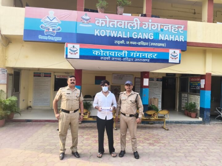 हत्या की कोशिश के मुकदमे में फरार चल रहा वांछित आरोपी गिरफ्तार, तमंचा-कारतूस बरामद