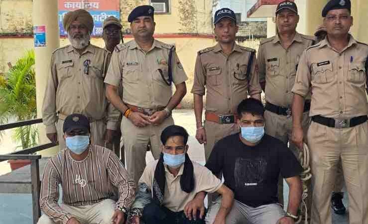 हत्या के प्रयास में नामजद तीन आरोपी 24 घंटे में गिरफ्तार, खटीमा पुलिस ने कुल्हाड़ी और बांका किया बरामद