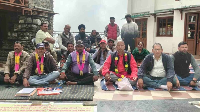 कमल भंडारी के समर्थन में शहीद स्थल पर जुटे विभिन्न संगठन, सरकार-प्रशासन को आंदोलन की चेतावनी