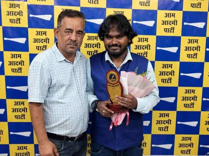 देहरादून के युवा फिल्मकार पवन राज गांधी को आम आदमी पार्टी ने किया सम्मानित