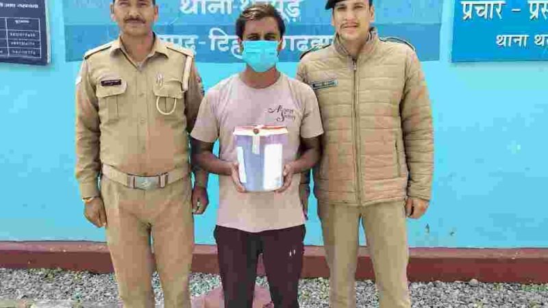धनोल्टी के व्यू पॉइंट से पर्यटक का बैग चोरी करने वाला 10 घंटे में गाजियाबाद से गिरफ्तार, 90 हजार का माल बरामद