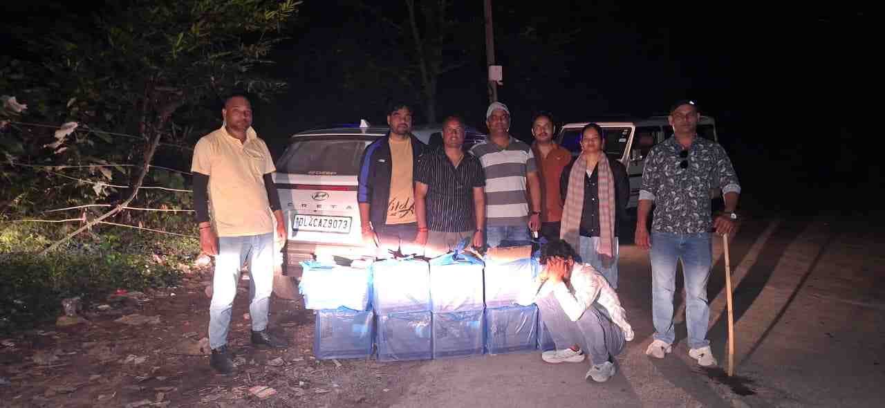 ऋषिकेश में कैंटीन की शराब बताकर बेचने का खेल उजागर, क्रेटा कार से 10 पेटी अवैध शराब बरामद