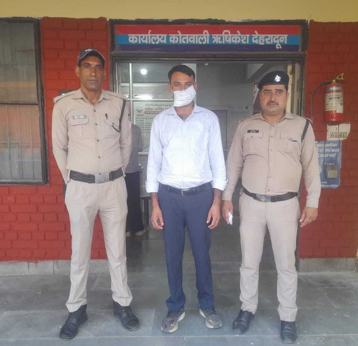 एम्स ऋषिकेश की भर्ती में फर्जीवाड़े का खुलासा, फर्जी अभ्यर्थी बनकर बायोमेट्रिक सत्यापन कराने आया आरोपी गिरफ्तार