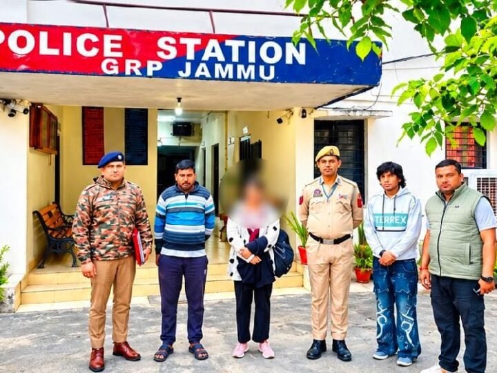 कोटद्वार से लापता युवती जम्मू रेलवे स्टेशन से सकुशल बरामद, 24 घंटे में पुलिस ने परिजनों से मिलाया