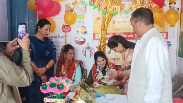 केंद्र व प्रदेश सरकार द्वारा चलाई जा रही आंगनबाड़ी केंद्रों में पोषण माह योजना का लाभ लाभार्थियों को मिल रहा है। आनंद बिष्ट।