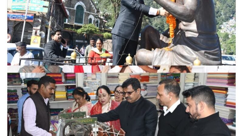 गांधी-शास्त्री जयंती पर एडीएम विवेक राय ने किया माल्यार्पण, स्वतंत्रता सेनानियों के परिजनों को किया सम्मानित