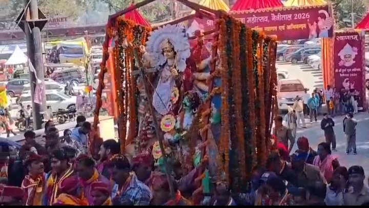 माँ दुर्गा मैया एवं तमाम देवी देवताओं का डोला बड़ी धूमधाम से निकाला गया ,नगर परिक्रमा करने के बाद नैनी झील में समस्त मूर्तियों का किया गया विसर्जन