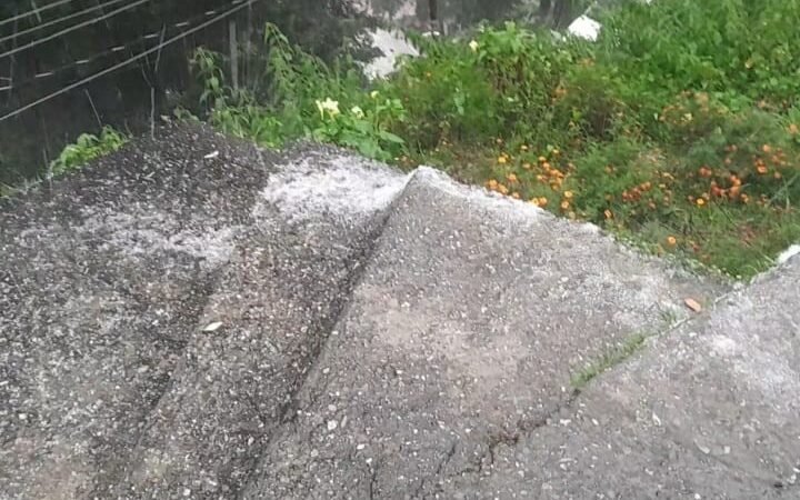 मूसलाधार बारिश के साथ हुई ओलावृष्टि