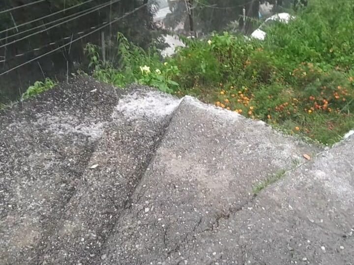 मूसलाधार बारिश के साथ हुई ओलावृष्टि