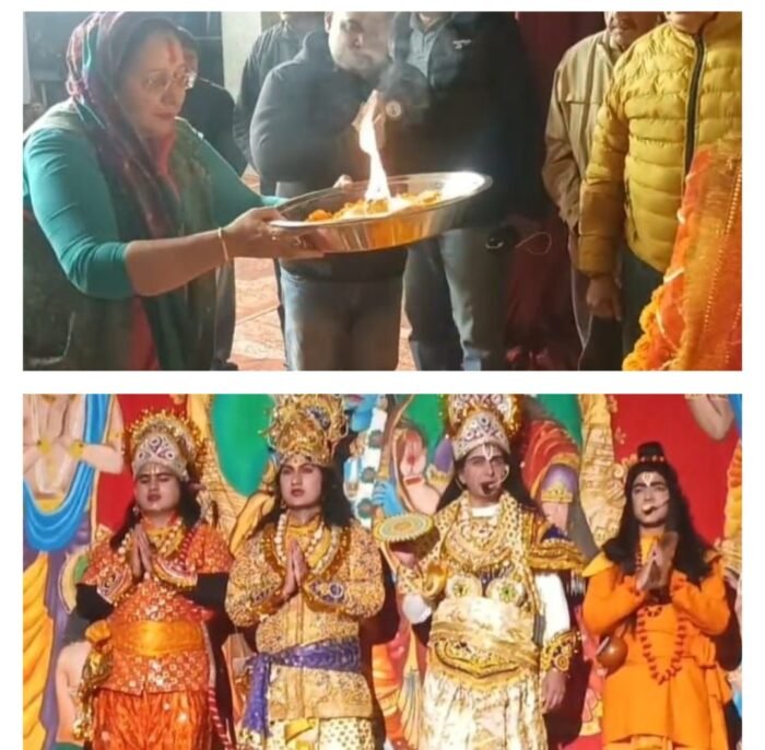 मूसलाधार बारिश और ओलावृष्टि के बीच श्री राम सेवक सभा ने जारी रखा रामलीला का मंचन