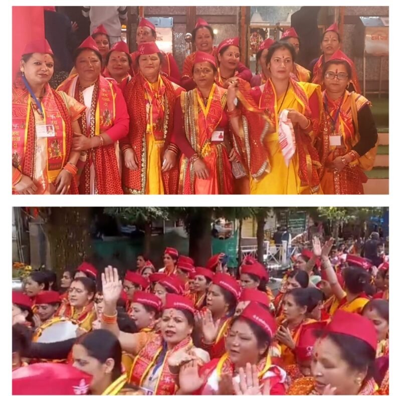 माँ नैना देवी मंदिर में सज गया माँ दुर्गा देवी समेत तमाम देवताओं का पंडाल। पूजा अर्चना कर रहे श्रद्धालु