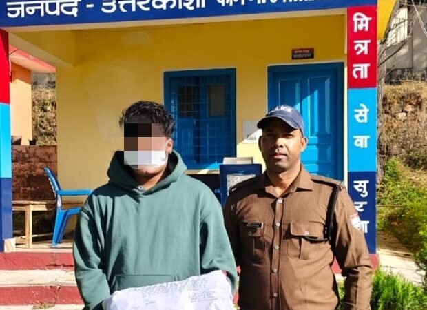 नौगांव में 722 ग्राम चरस के साथ 18 वर्षीय युवक गिरफ्तार, कीमत 1.44 लाख रुपये