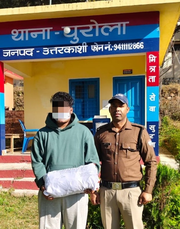 नौगांव में 722 ग्राम चरस के साथ 18 वर्षीय युवक गिरफ्तार, कीमत 1.44 लाख रुपये