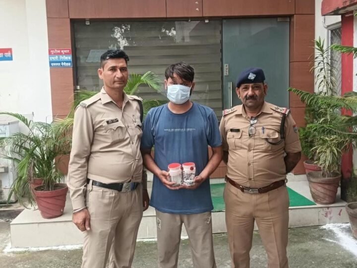 30.87 ग्राम स्मैक के साथ तस्कर गिरफ्तार, बरामद मादक पदार्थ की कीमत लाखों में
