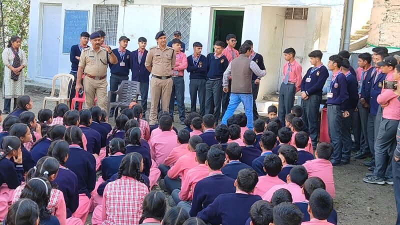 रुद्रप्रयाग में अग्नि सुरक्षा मानकों की जांच, कमियां मिलने पर होटल संचालकों को नोटिस
