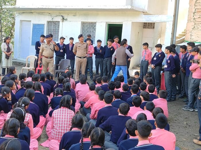 रुद्रप्रयाग में अग्नि सुरक्षा मानकों की जांच, कमियां मिलने पर होटल संचालकों को नोटिस