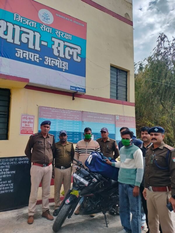 सल्ट पुलिस और एसओजी की संयुक्त कार्रवाई, 10.885 किलो गांजे के साथ दो तस्कर गिरफ्तार,2.72 लाख रुपये कीमत का गांजा बरामद