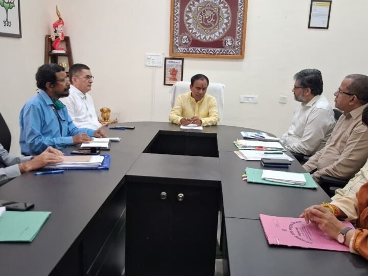 नवंबर में प्रदेश के सभी 95 विकासखंडों में लगेंगे किसान ऋण मेले:डॉ. धन सिंह रावत