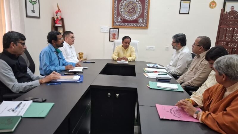 नवंबर में प्रदेश के सभी 95 विकासखंडों में लगेंगे किसान ऋण मेले:डॉ. धन सिंह रावत