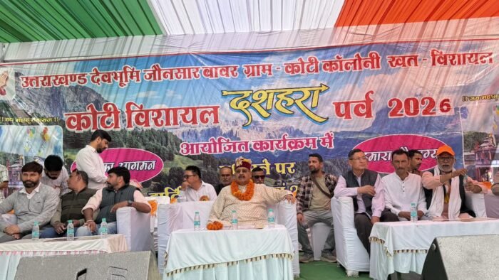 सिमोग में दशहरा समारोह में शामिल हुए संस्कृति मंत्री सतपाल महाराज, शिलगुर विजट महाराज के किए दर्शन